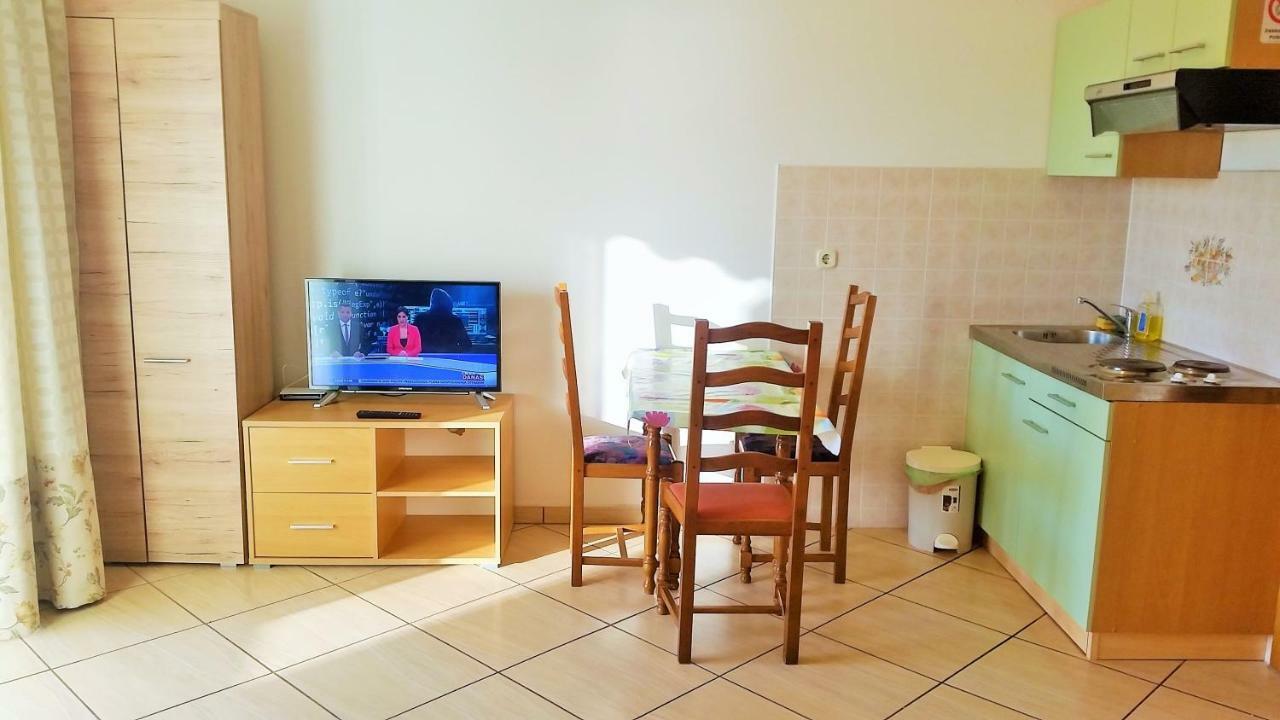 Obala Apartment & Studios Malinska Buitenkant foto