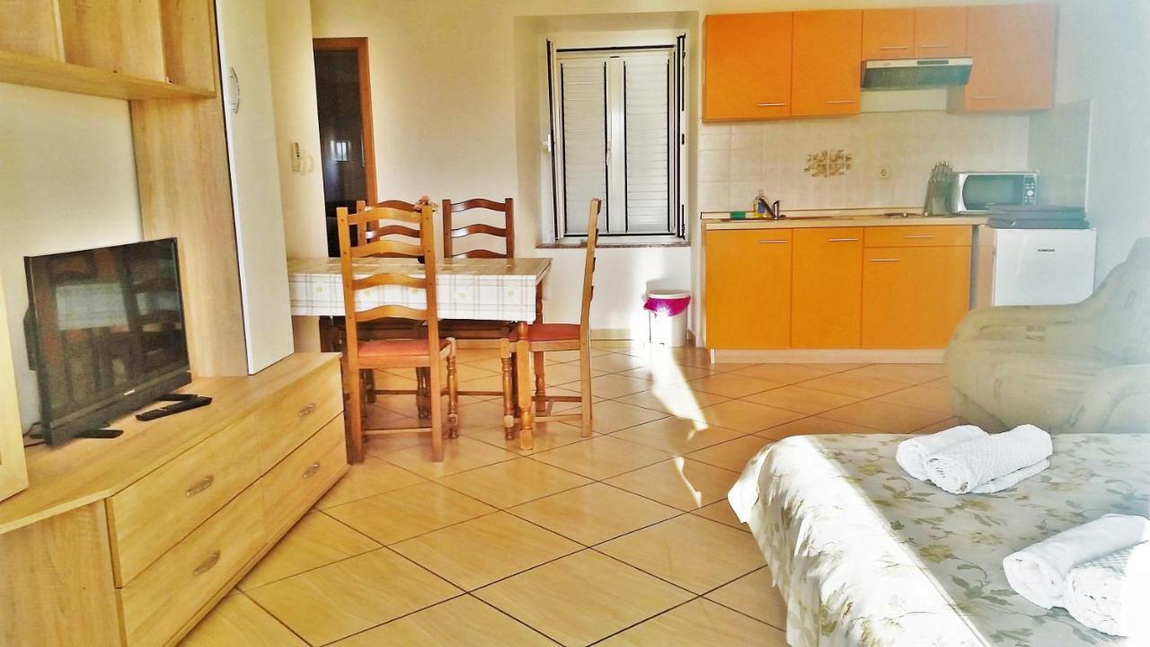 Obala Apartment & Studios Malinska Buitenkant foto