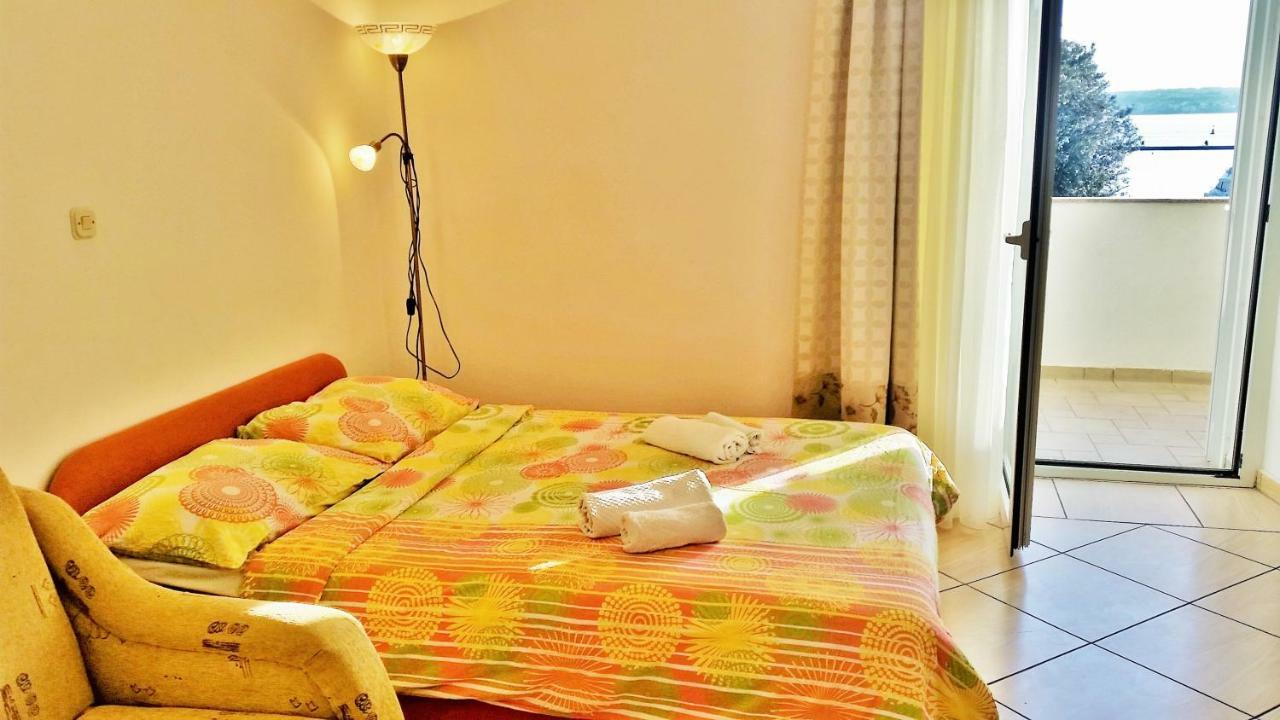 Obala Apartment & Studios Malinska Buitenkant foto