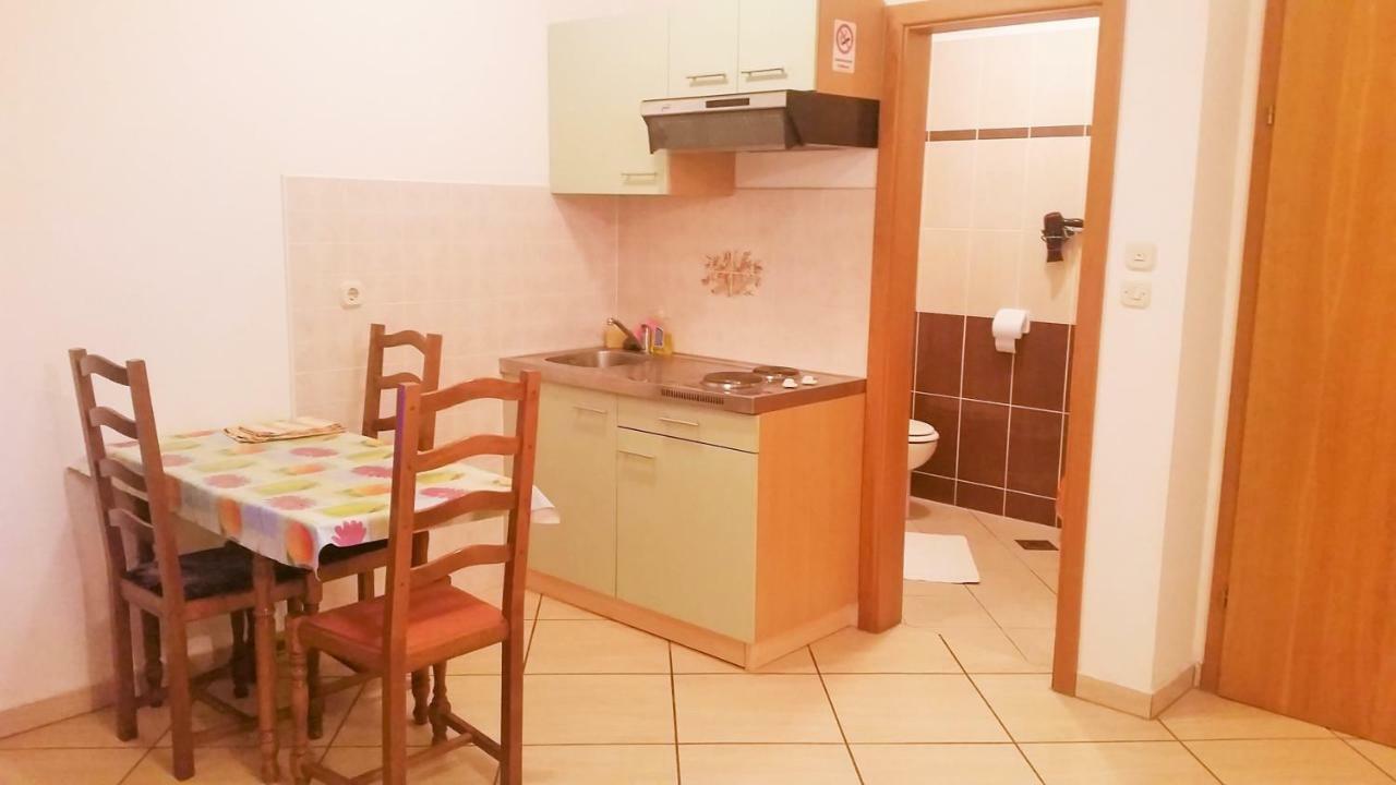 Obala Apartment & Studios Malinska Buitenkant foto