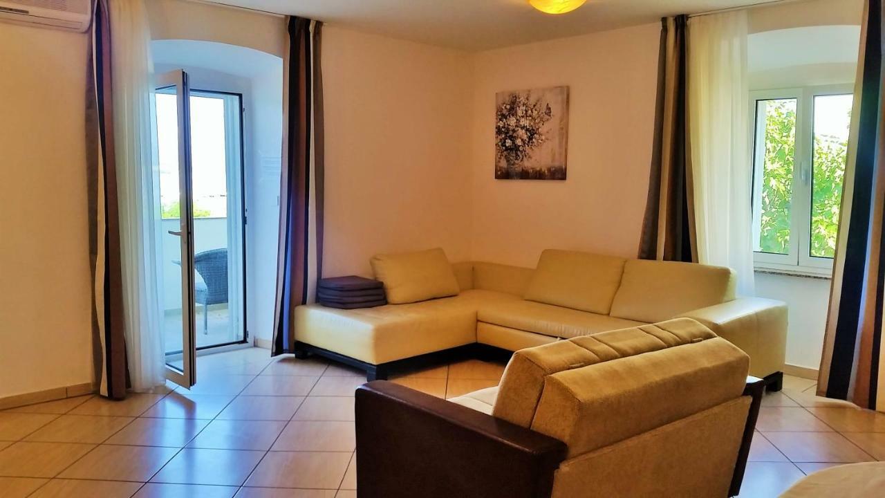 Obala Apartment & Studios Malinska Buitenkant foto