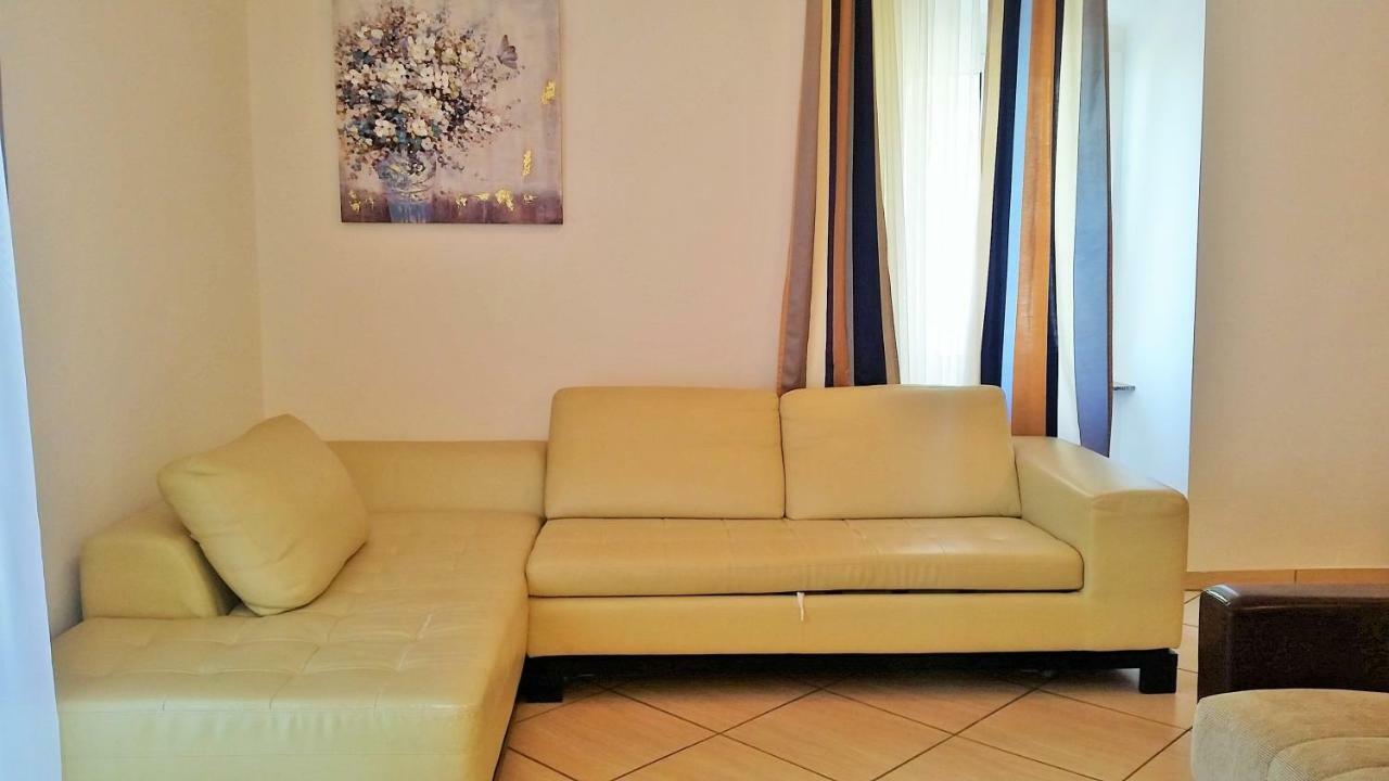 Obala Apartment & Studios Malinska Buitenkant foto