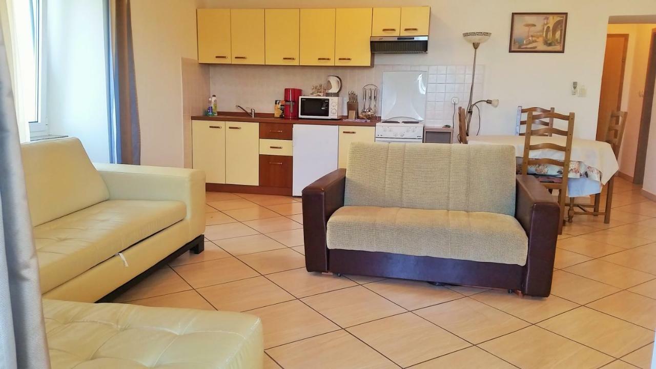 Obala Apartment & Studios Malinska Buitenkant foto